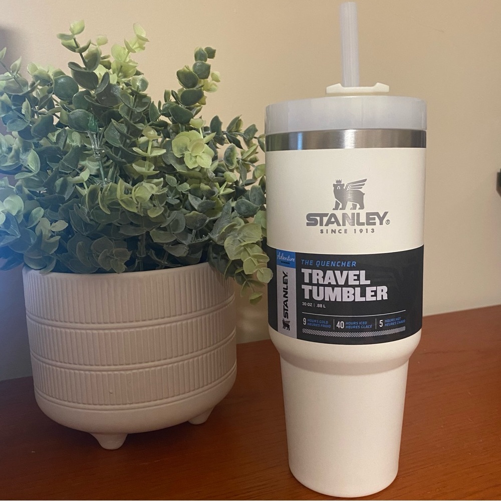 Stanley Cream 30oz Travel Tumbler The Adventure Quencher NWT